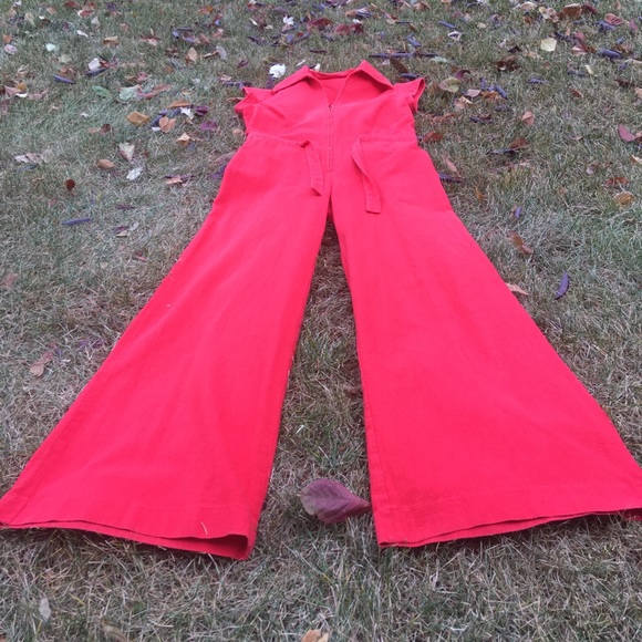 Super fabulous vintage 1970s red jumpsuit. - Picture 3 of 3